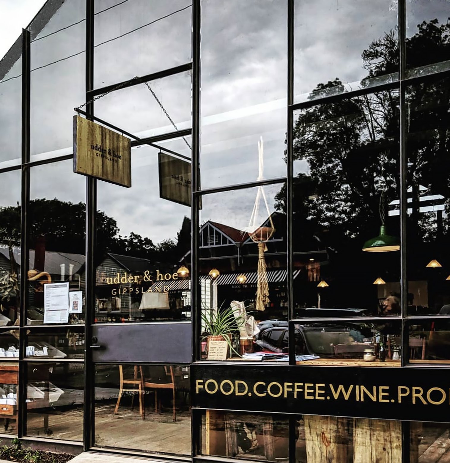 udder & hoe — view 4